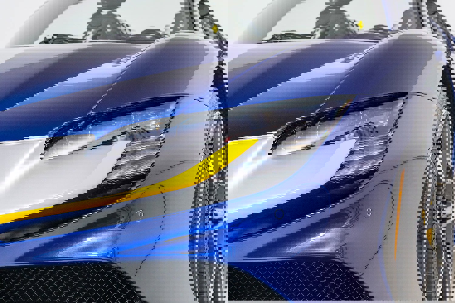 Used 2022 Ferrari SF90 Spider image 38