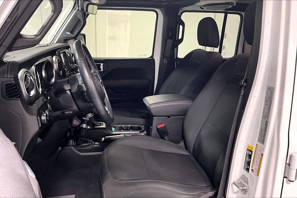 Used 2022 Jeep Wrangler Unlimited Sahara w/ Cold Weather Group image 33