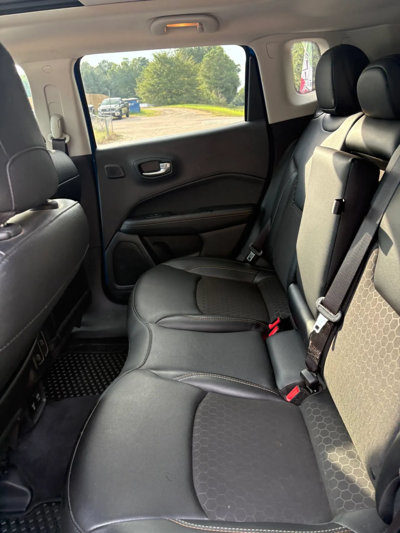 Used 2021 Jeep Compass Latitude w/ Sun and Sound Group AWD/4WD image 18