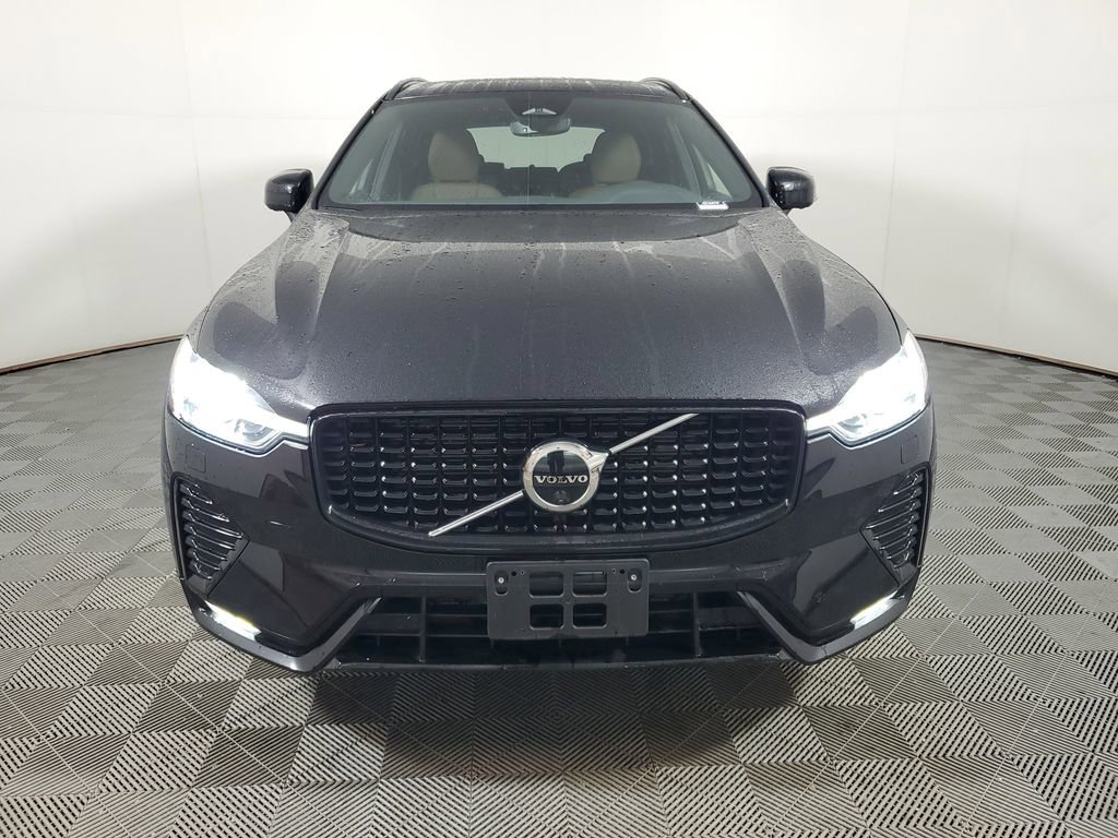 Certified 2025 Volvo XC60 B5 Plus image 2