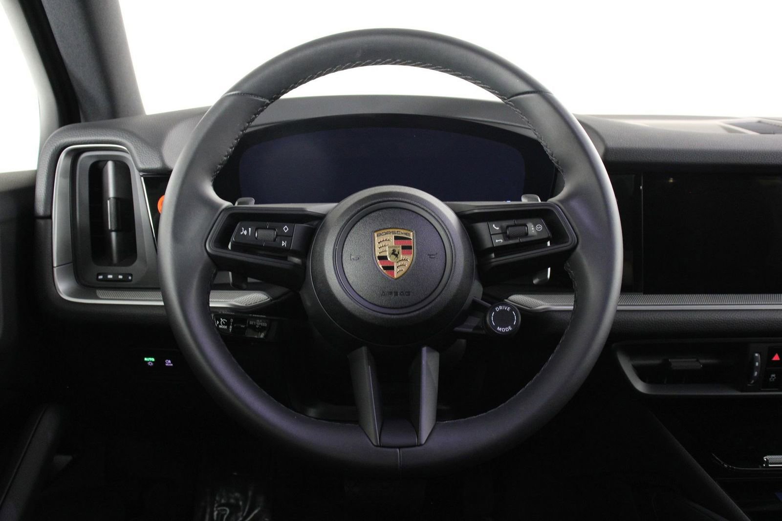 Certified 2025 Porsche Cayenne image 12
