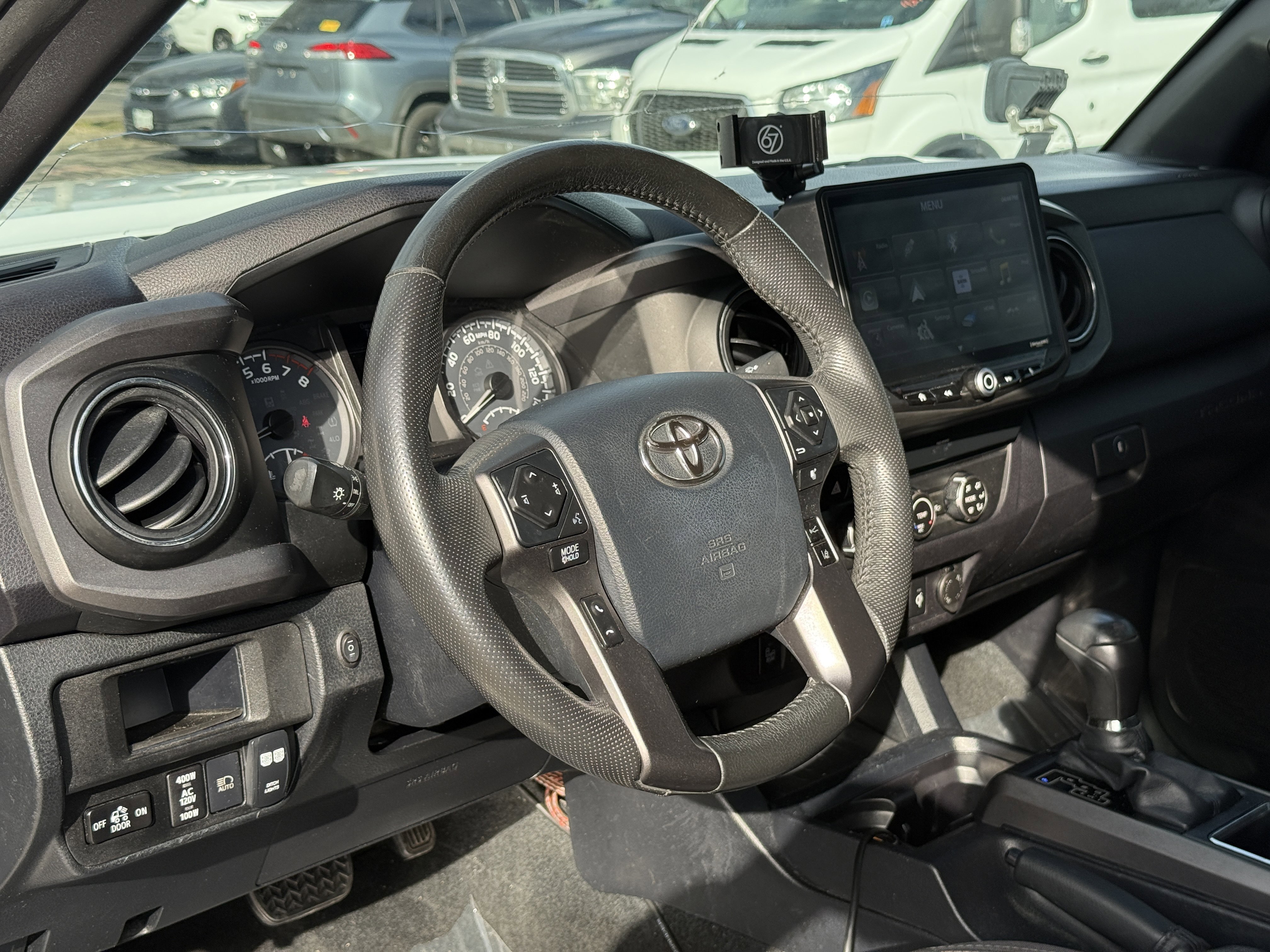 Used 2019 Toyota Tacoma TRD Off-Road w/ Technology Package AWD/4WD image 18