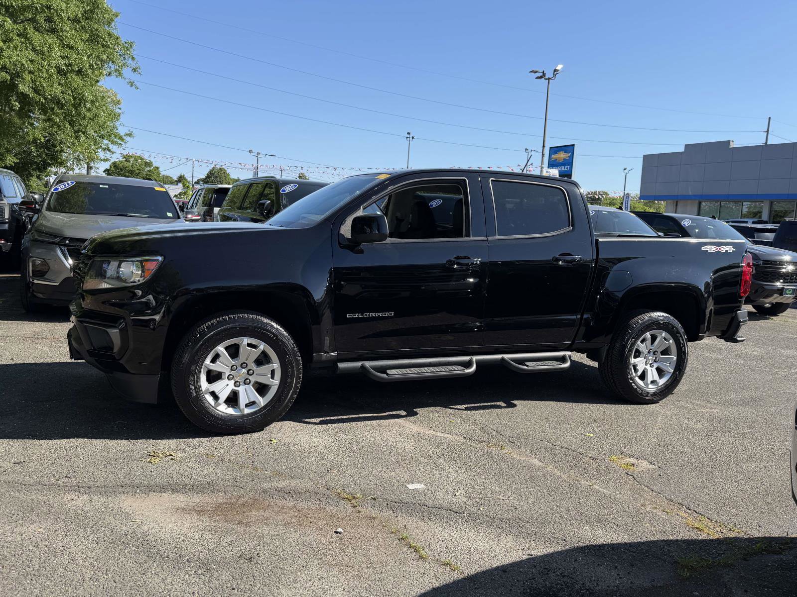 Used 2022 Chevrolet Colorado LT w/ Luxury Package AWD/4WD image 3