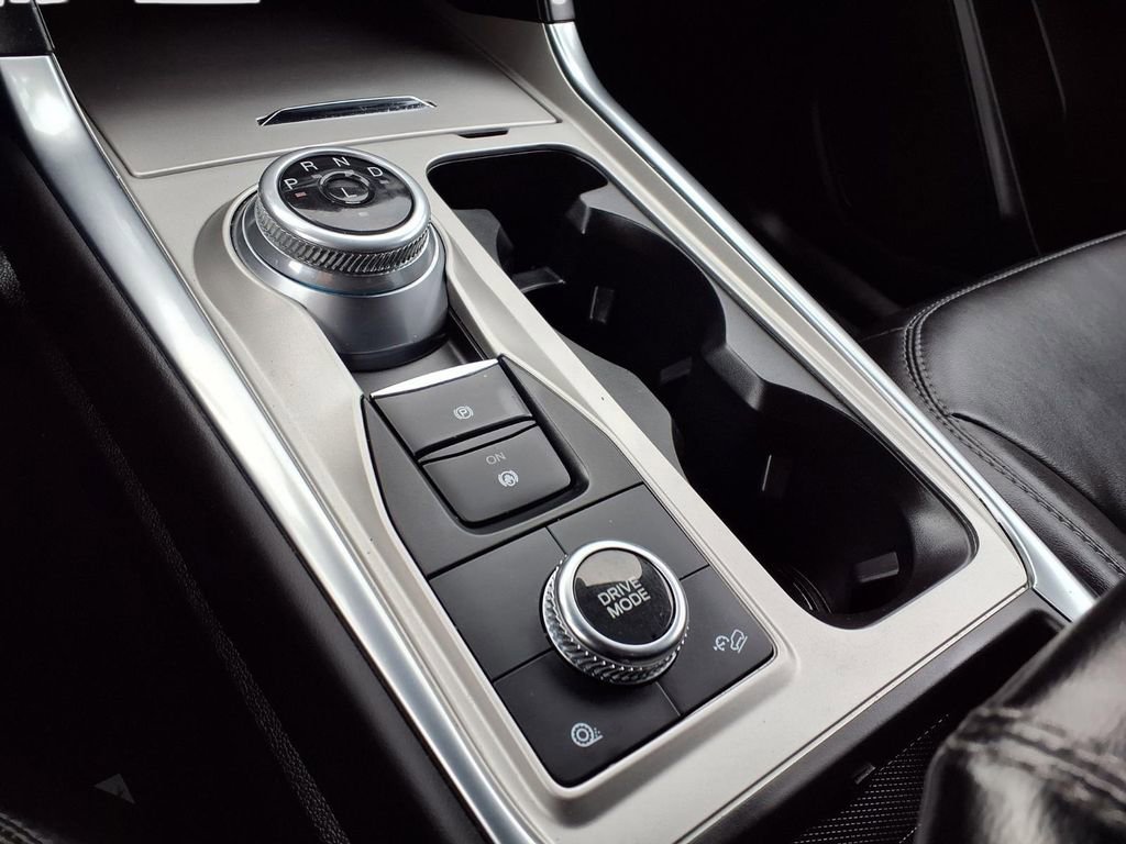 Used 2022 Ford Explorer XLT w/ Equipment Group 202A image 19