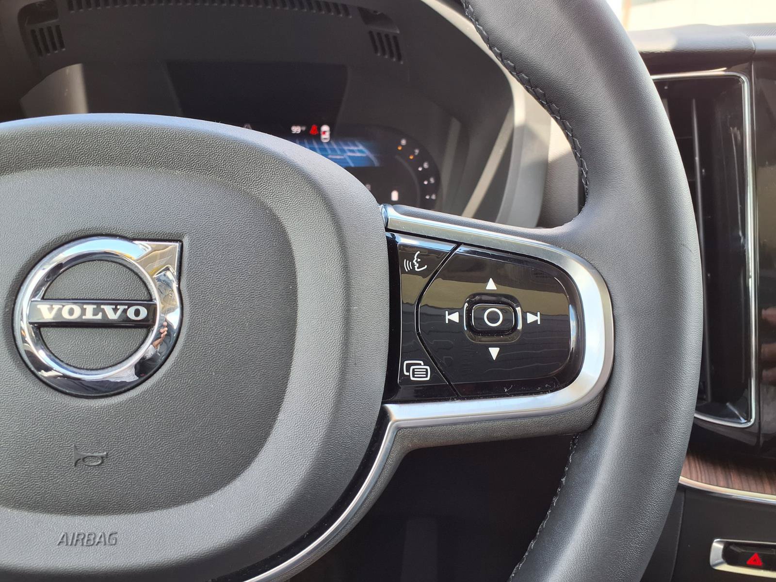 Certified 2023 Volvo XC60 B5 Plus w/ Protection Package Premier FWD image 29