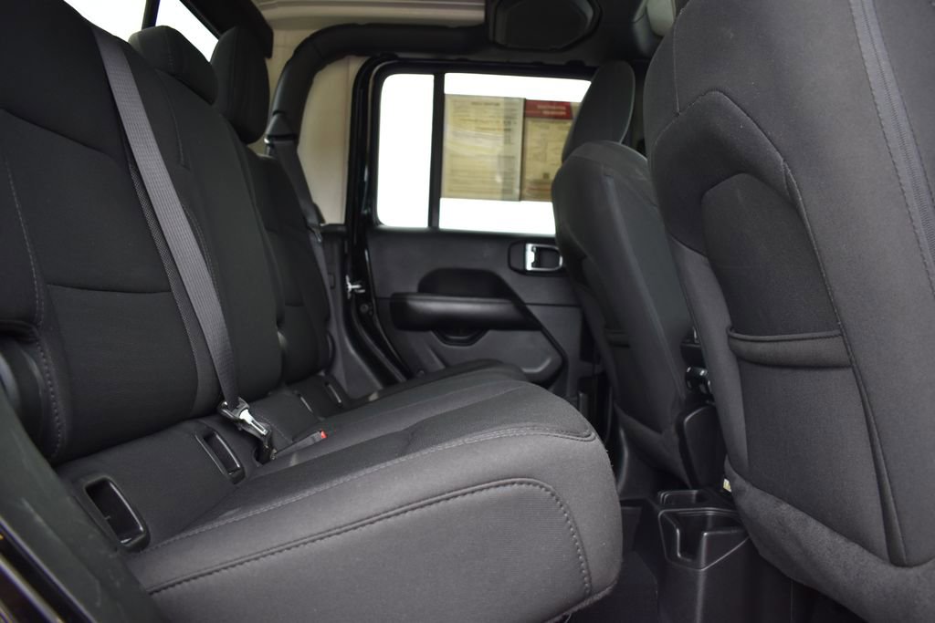 Used 2023 Jeep Gladiator Overland AWD/4WD image 12