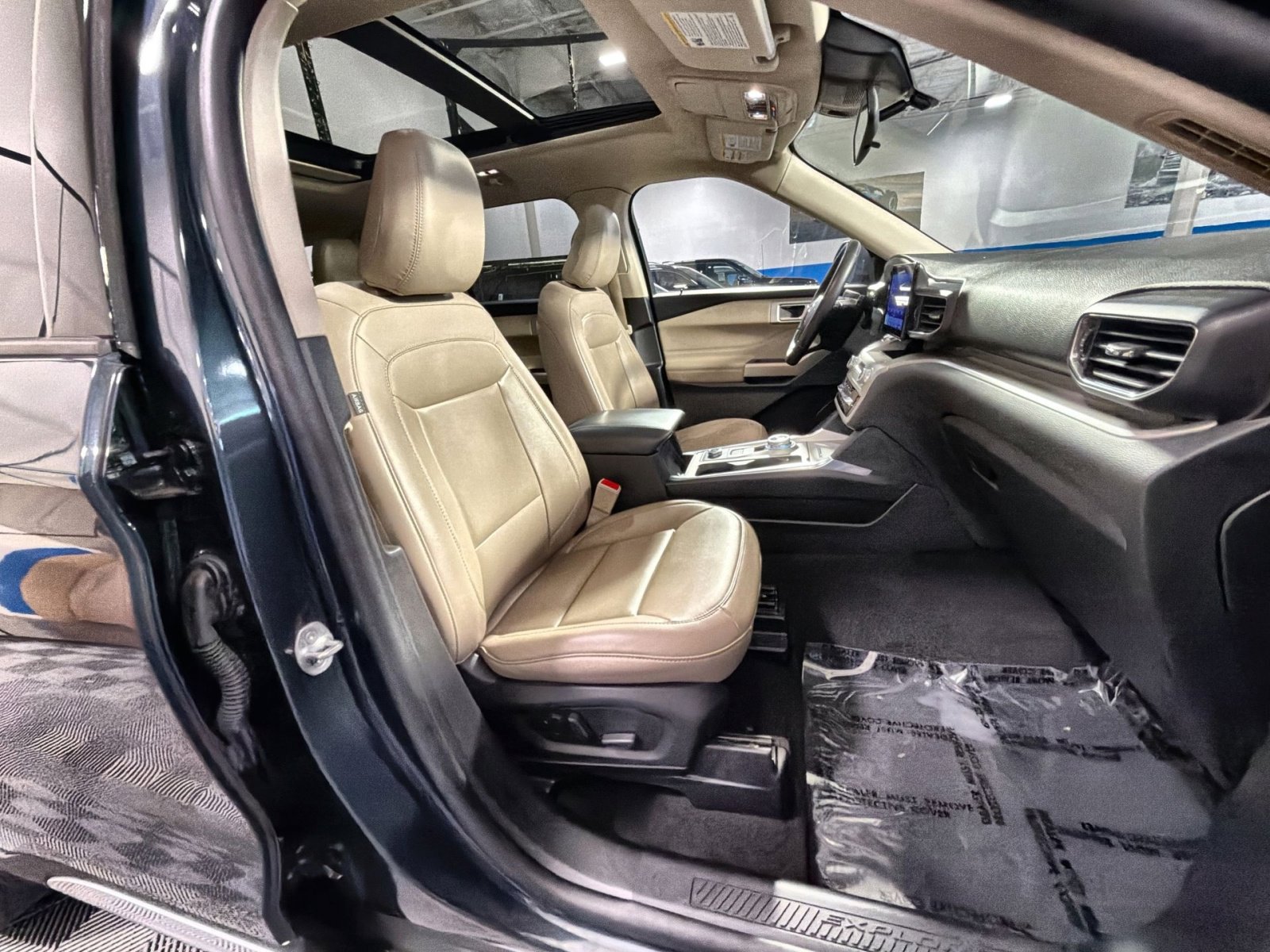 Used 2022 Ford Explorer XLT w/ Equipment Group 202A image 34