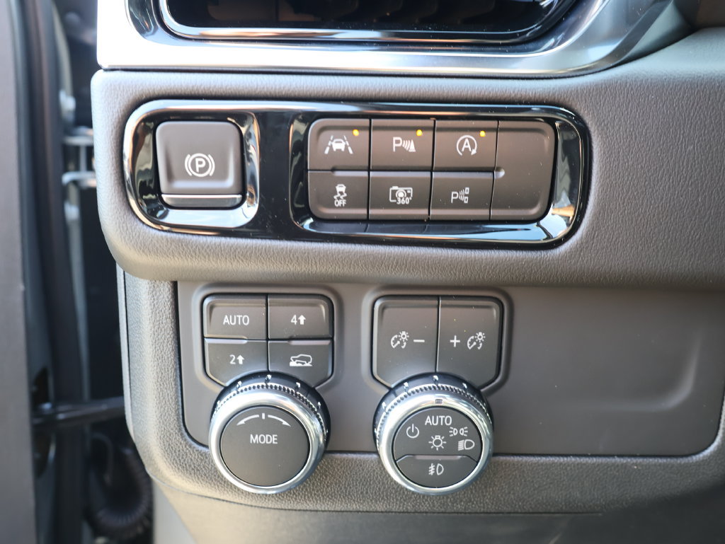 New 2026 GMC Yukon Elevation w/ Technology Package AWD/4WD image 13