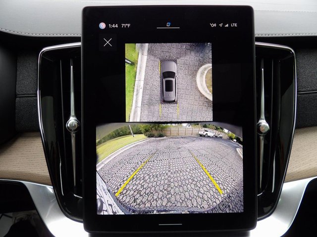 Certified 2025 Volvo XC90 B6 Plus image 20