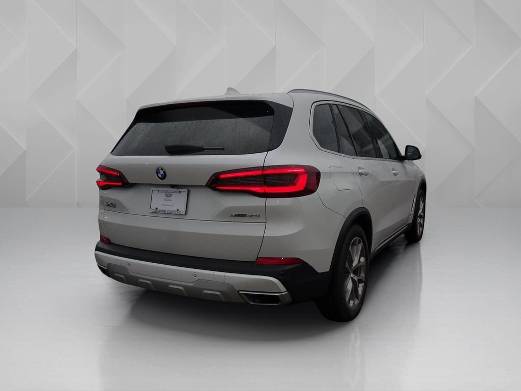 Used 2022 BMW X5 xDrive40i w/ Premium Package AWD/4WD image 5