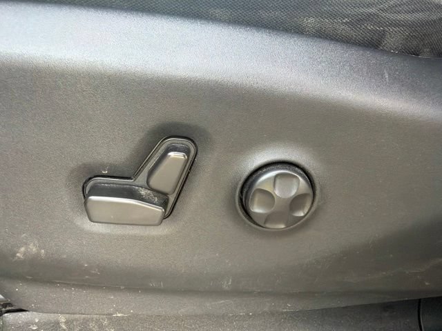 Used 2022 Chrysler Voyager LX FWD image 24