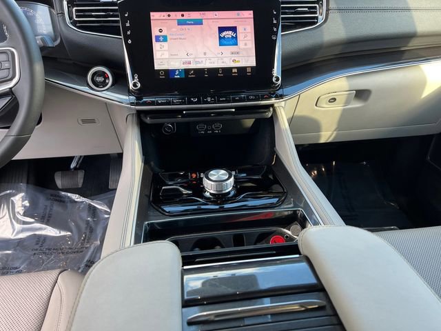 Used 2024 Jeep Wagoneer 4WD image 15