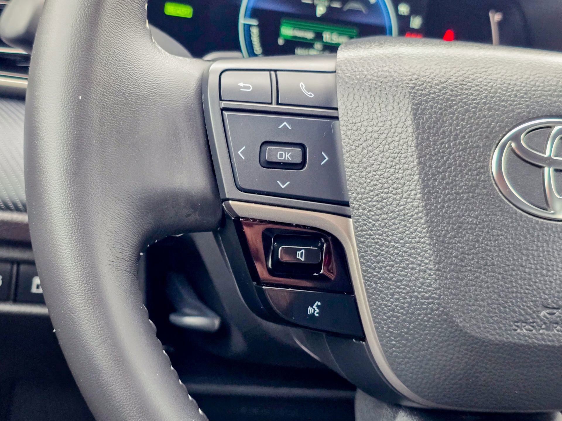 Used 2025 Toyota Camry SE image 36