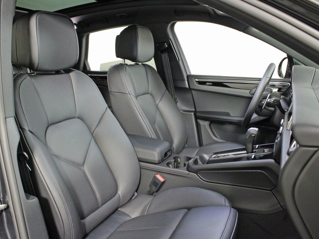 Used 2025 Porsche Macan image 37