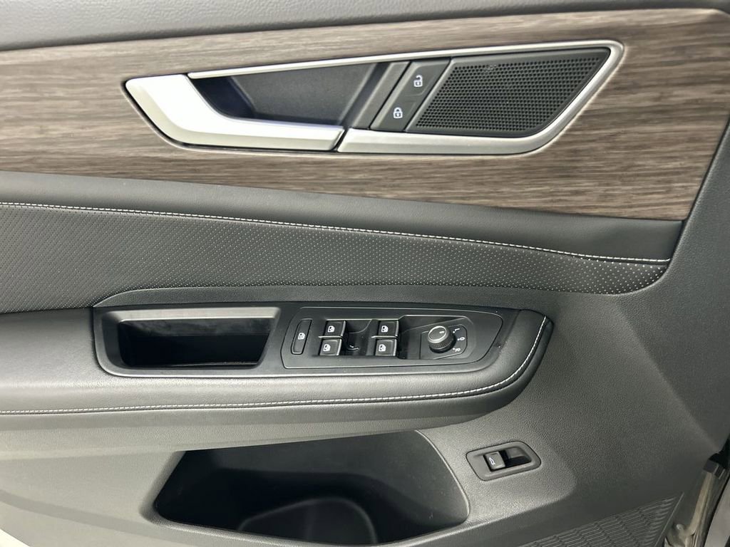 Certified 2024 Volkswagen Atlas SEL image 11