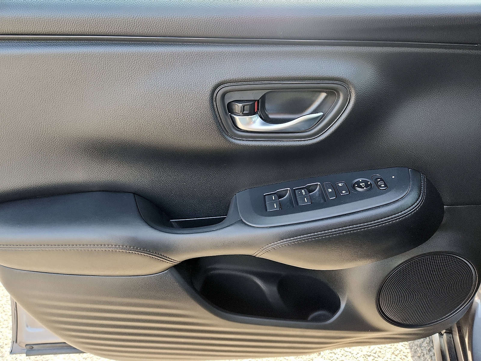 Used 2023 Honda HR-V LX image 12