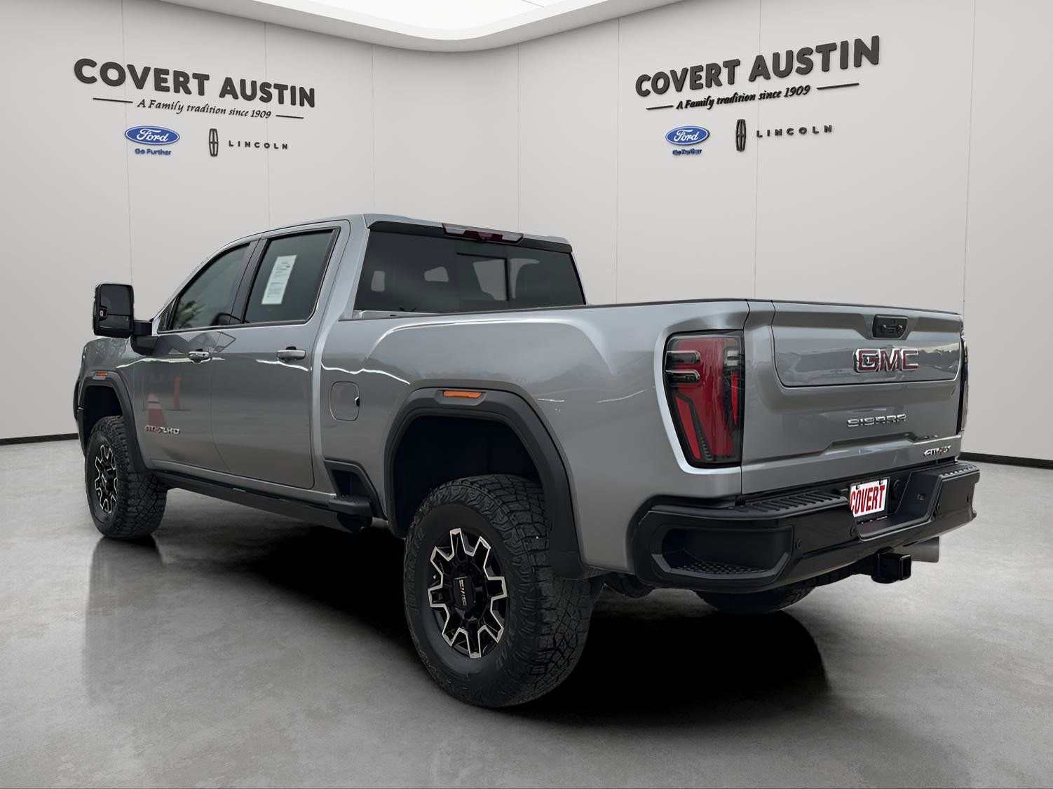 Used 2024 GMC Sierra 2500 AT4X image 3