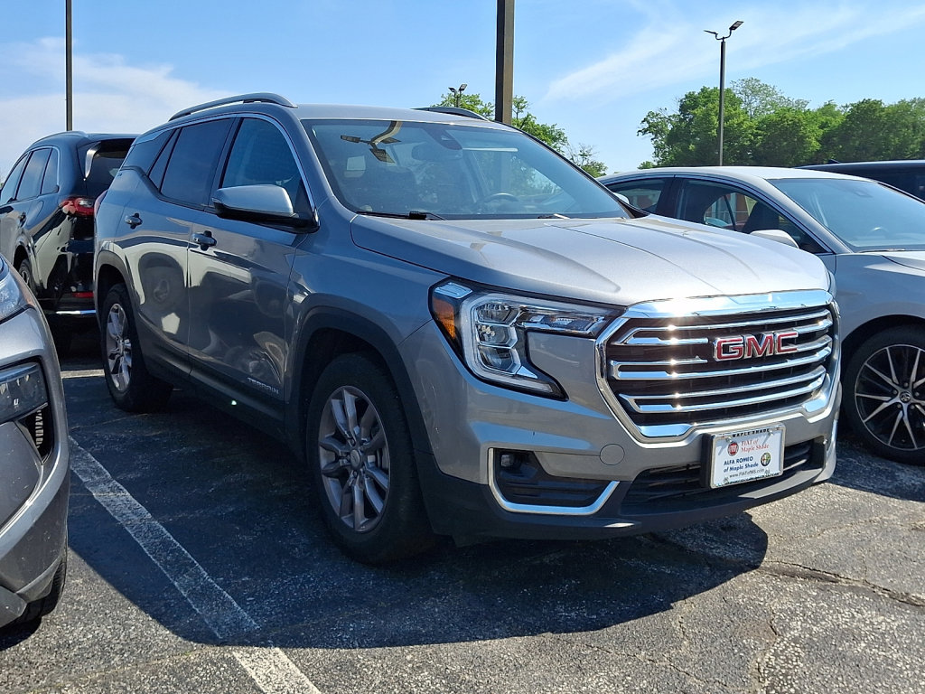 Used 2024 GMC Terrain SLT AWD/4WD image 3