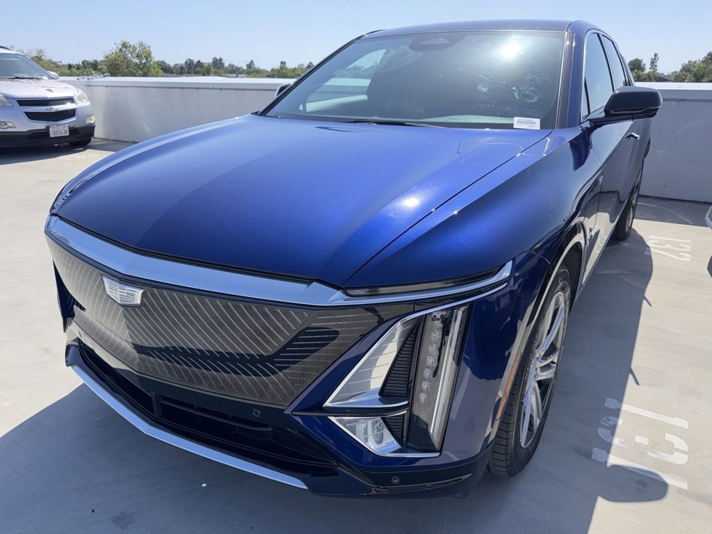 Used 2024 Cadillac Lyriq Tech AWD/4WD image 2