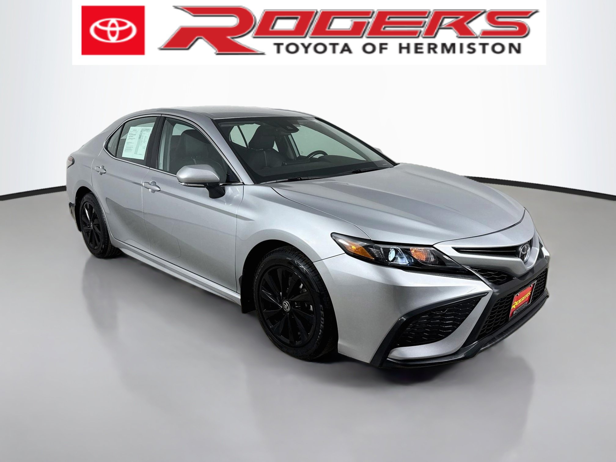 Used 2024 Toyota Camry SE FWD image 1