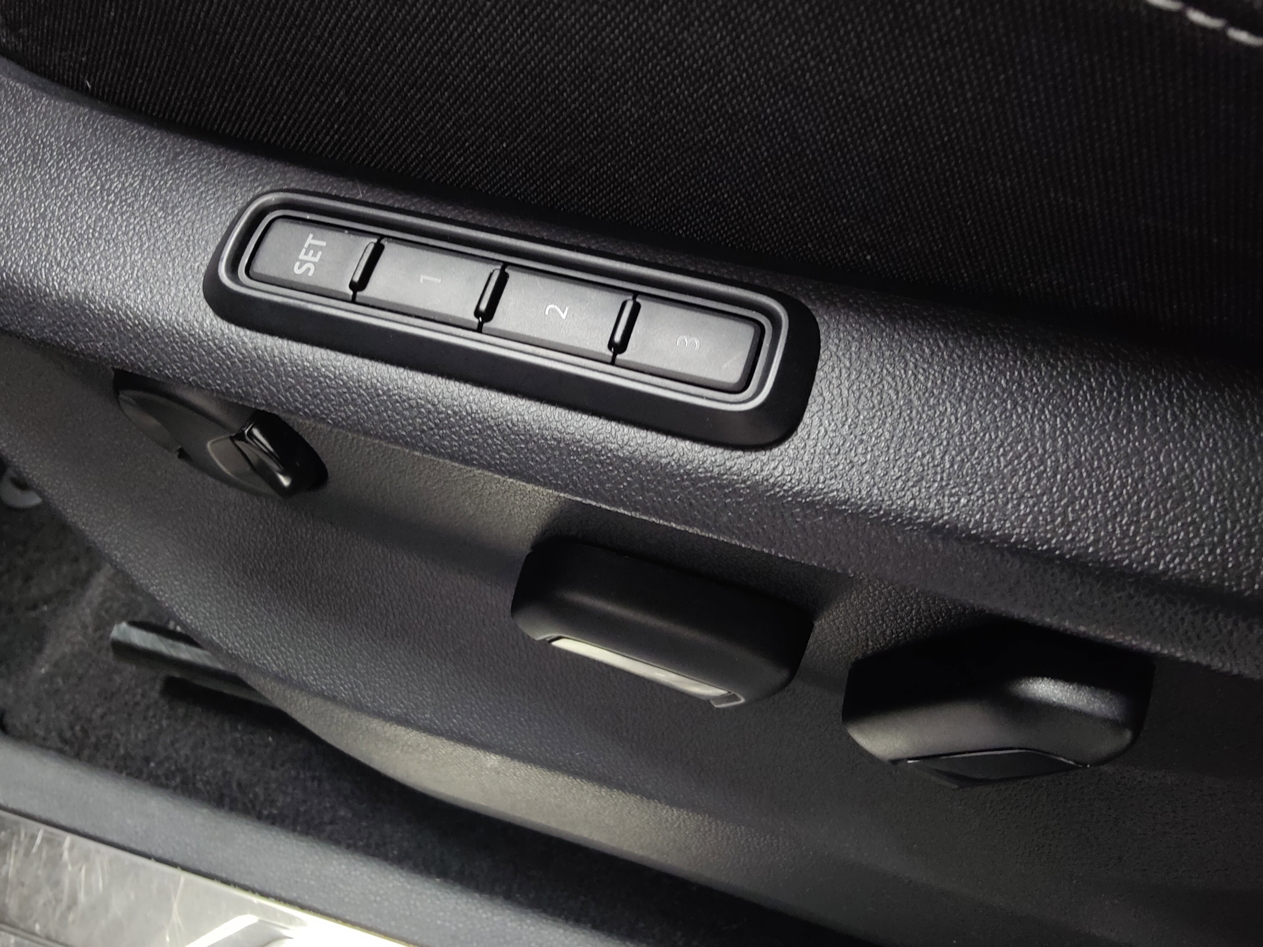 Certified 2023 Volkswagen Atlas Cross Sport SEL image 18