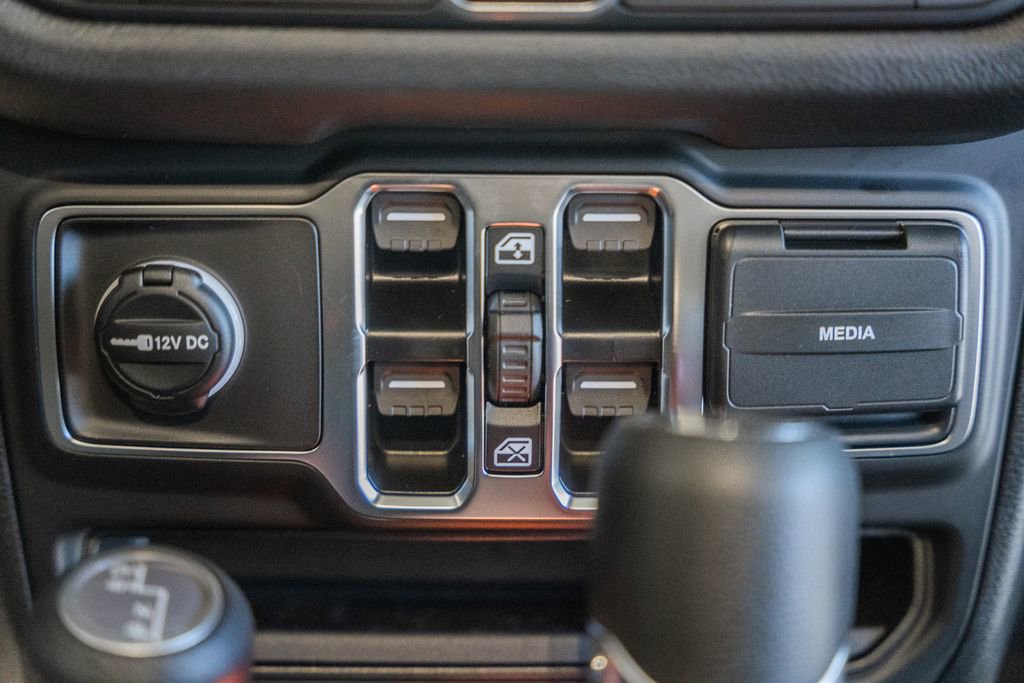 New 2025 Jeep Gladiator Sport image 23