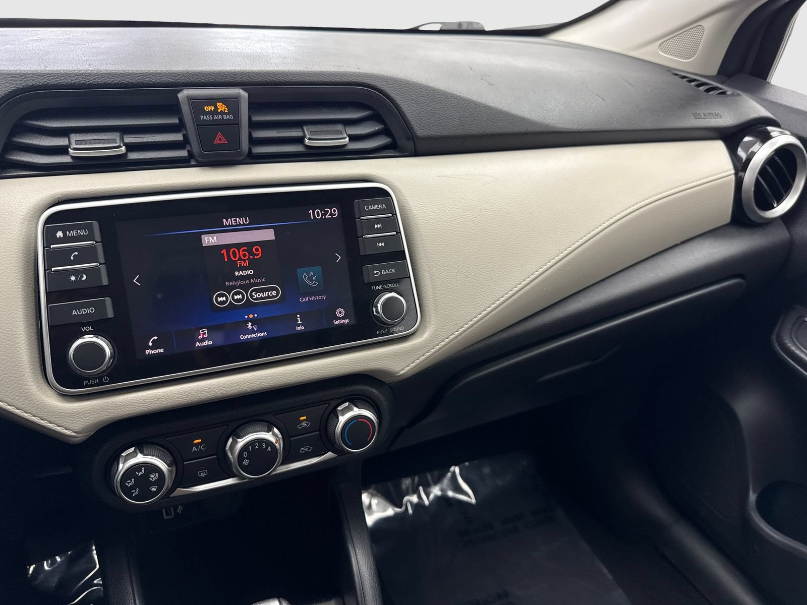Used 2021 Nissan Versa SV FWD image 23