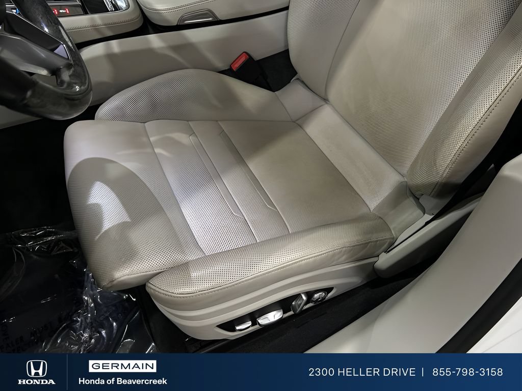 Used 2018 Porsche Panamera 4 Executive AWD/4WD image 15