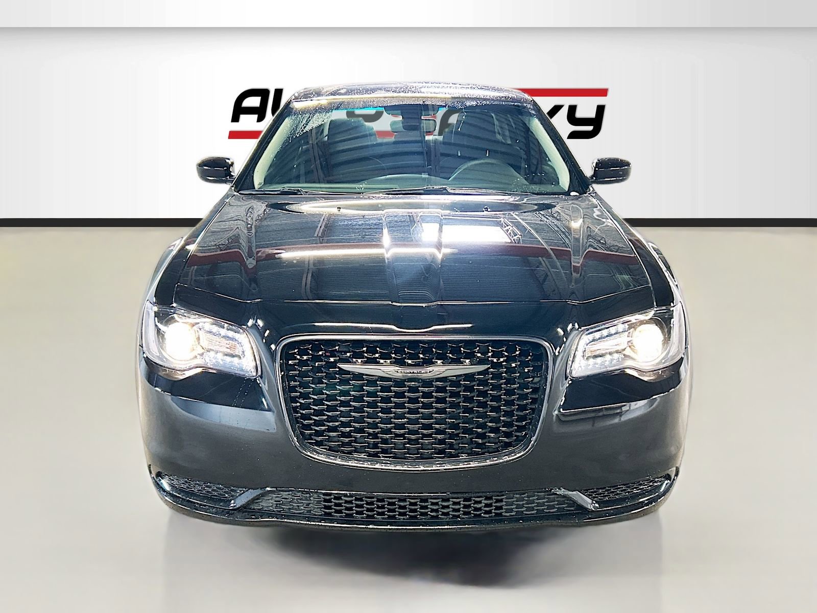 Used 2023 Chrysler 300 Touring w/ Sport Appearance Package RWD image 2