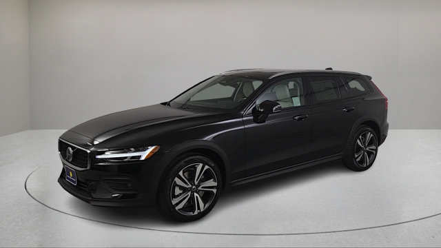 Used 2026 Volvo V60 B5 Cross Country Plus w/ Climate Package AWD/4WD image 8