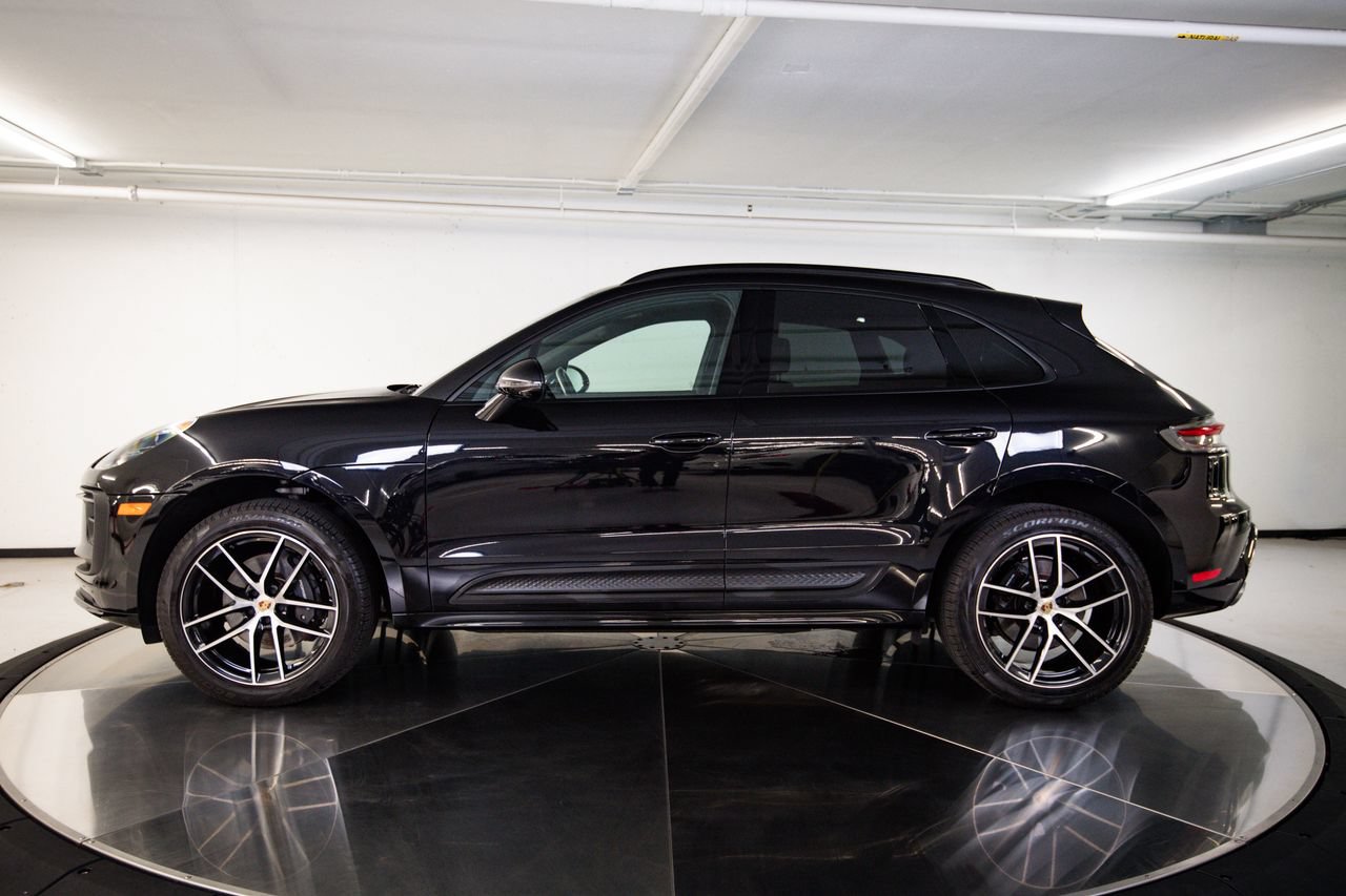 Certified 2024 Porsche Macan AWD/4WD image 3