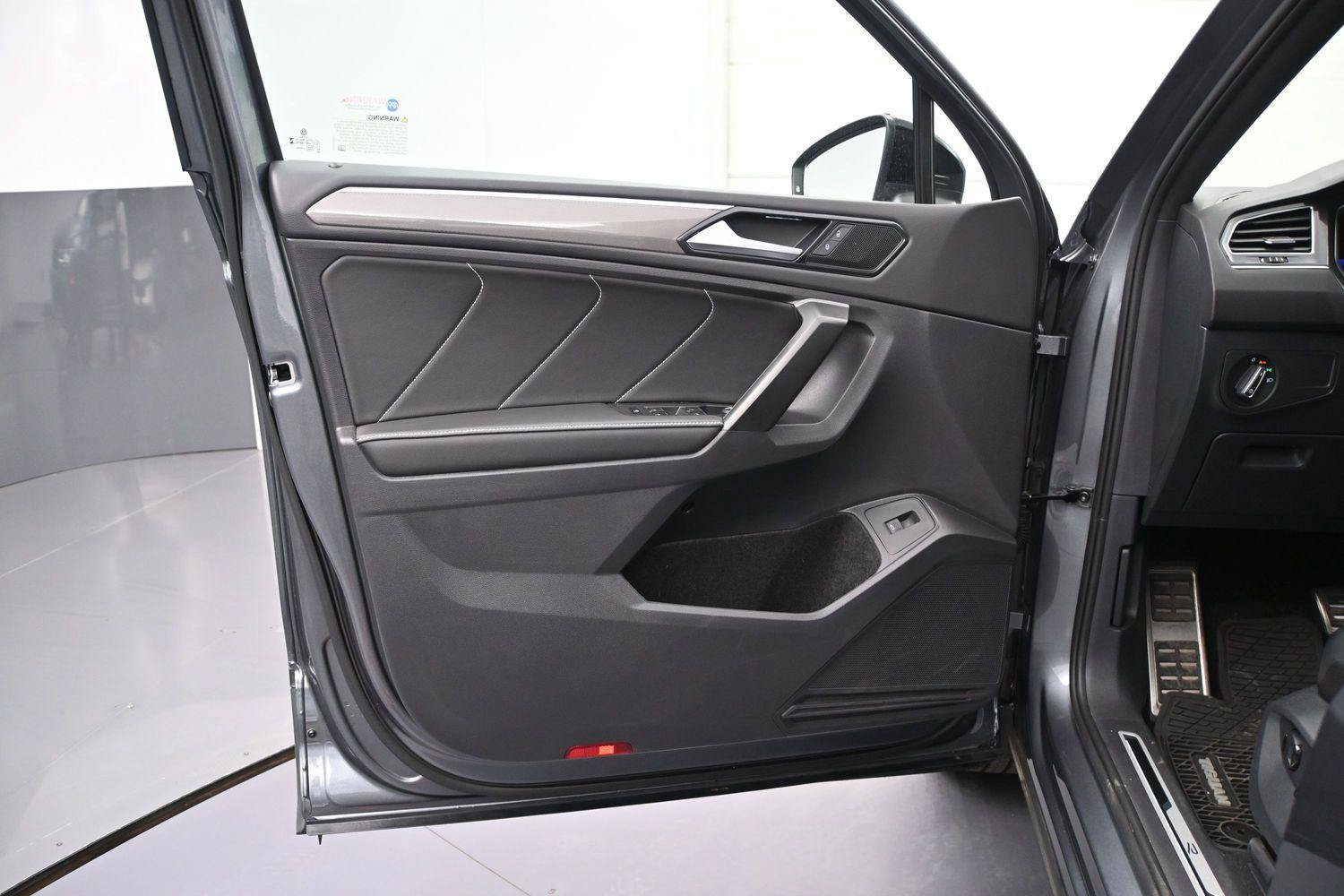 Certified 2024 Volkswagen Tiguan SE R-Line AWD/4WD image 8