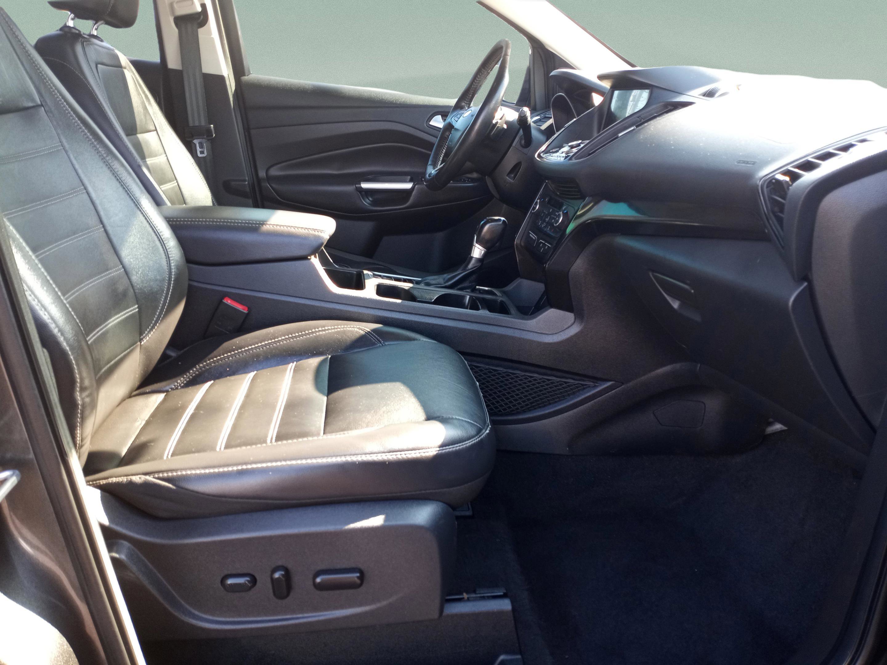 Used 2017 Ford Escape Titanium image 39