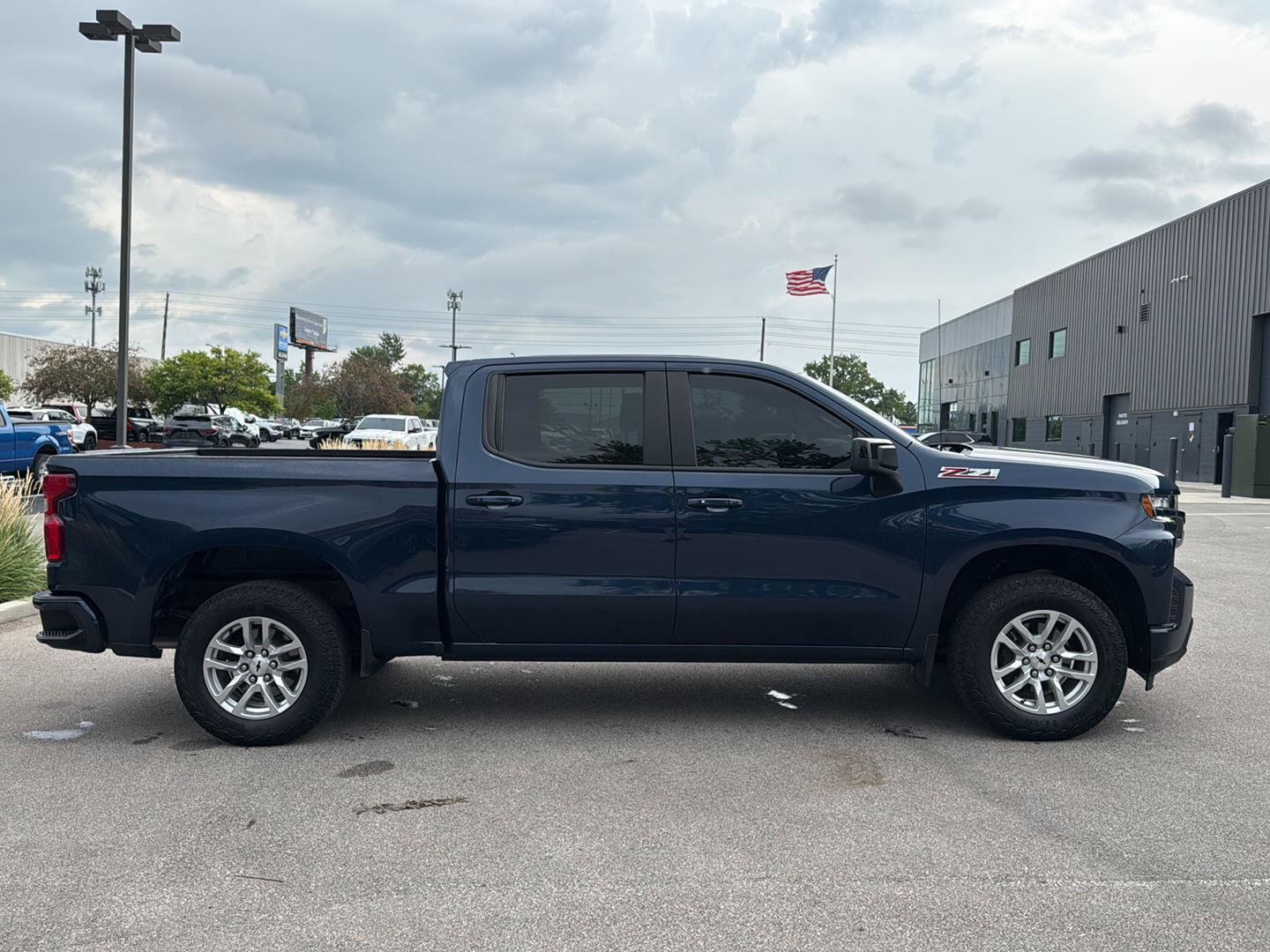 Used 2022 Chevrolet Silverado 1500 RST w/ Z71 Off-Road Package AWD/4WD image 2