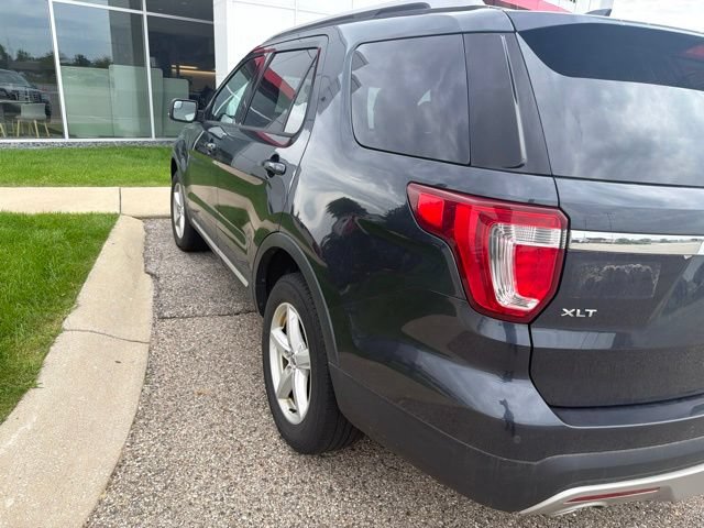 Used 2017 Ford Explorer XLT AWD/4WD image 7