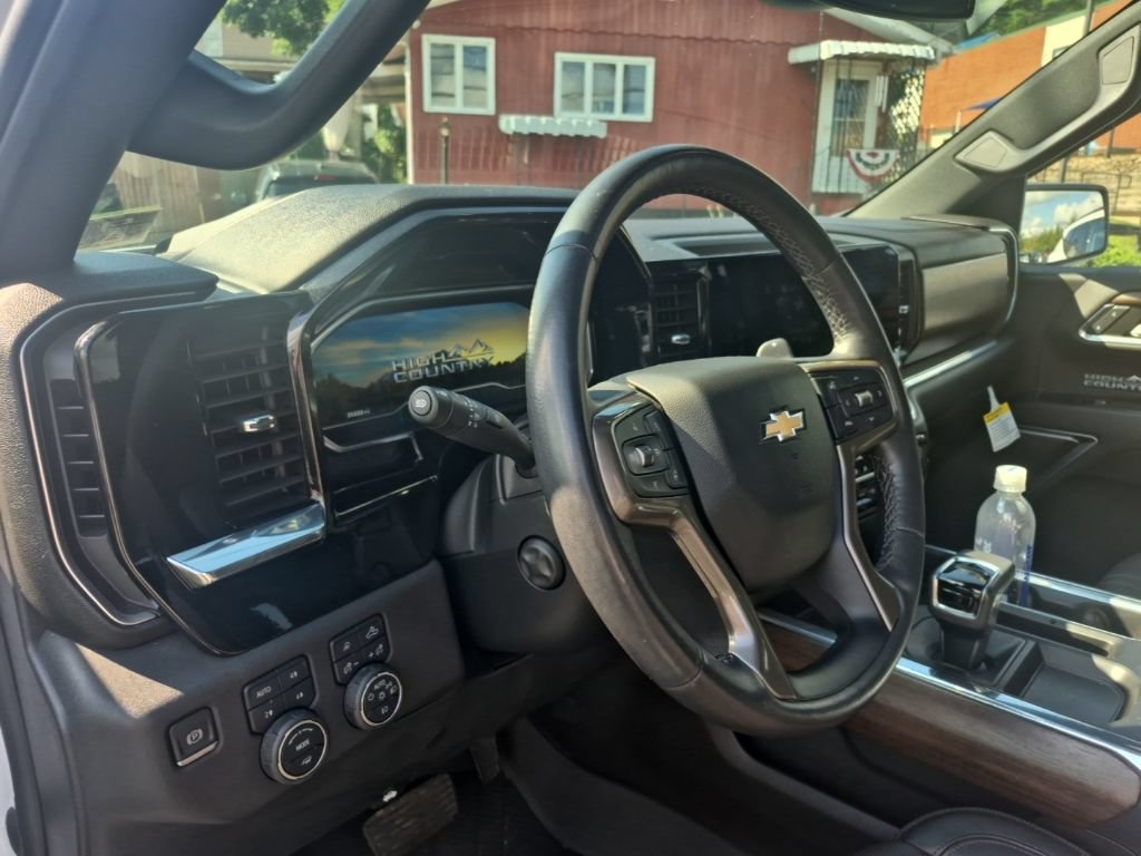 Used 2022 Chevrolet Silverado 1500 High Country w/ High Country Premium Package AWD/4WD image 10