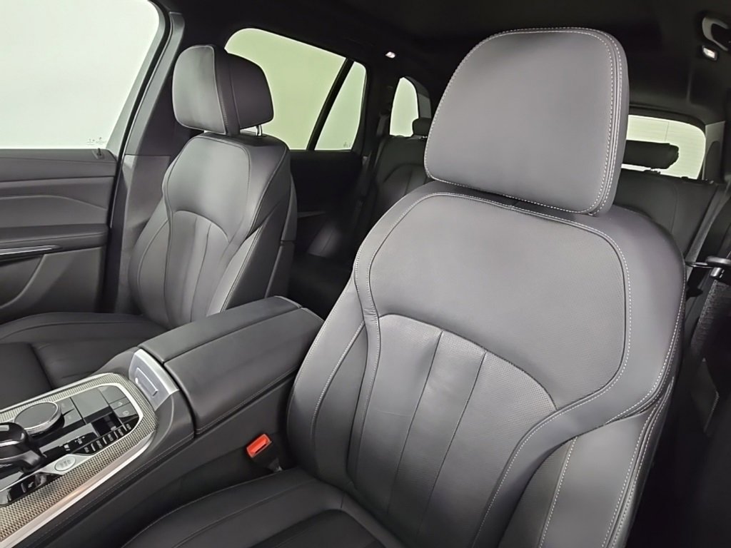 Used 2020 BMW X5 M50i w/ Premium Package image 15