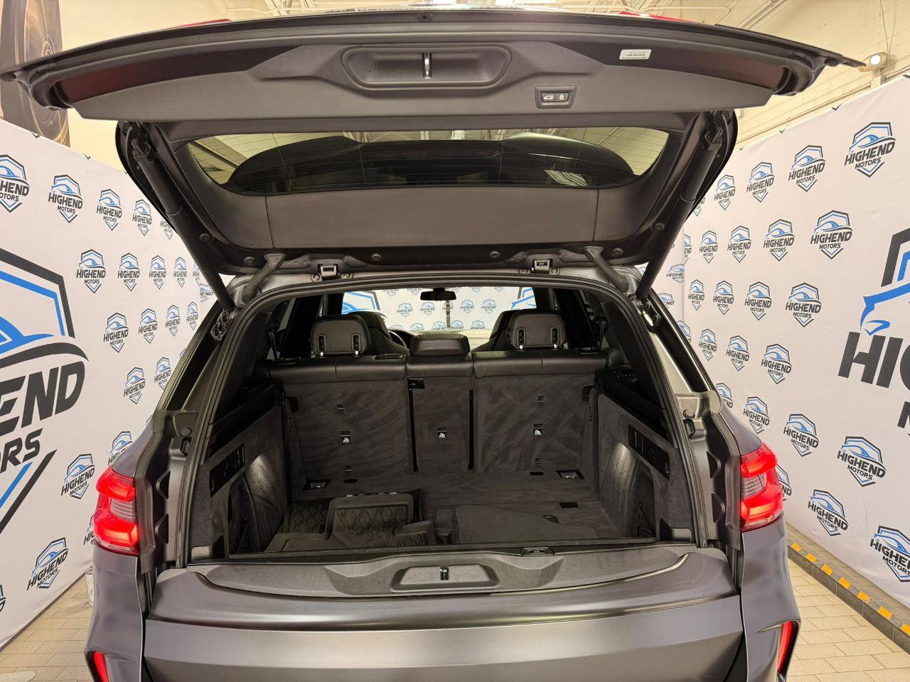 Used 2022 BMW X5 M Competition image 31