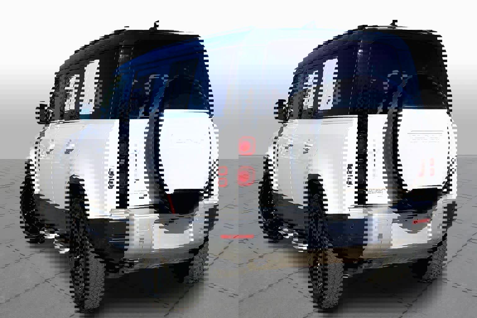 Used 2023 Land Rover Defender 110 SE image 11