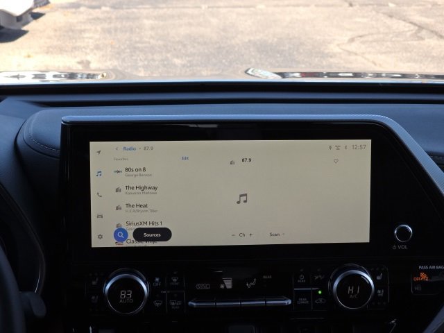 New 2026 Toyota Highlander Platinum image 13