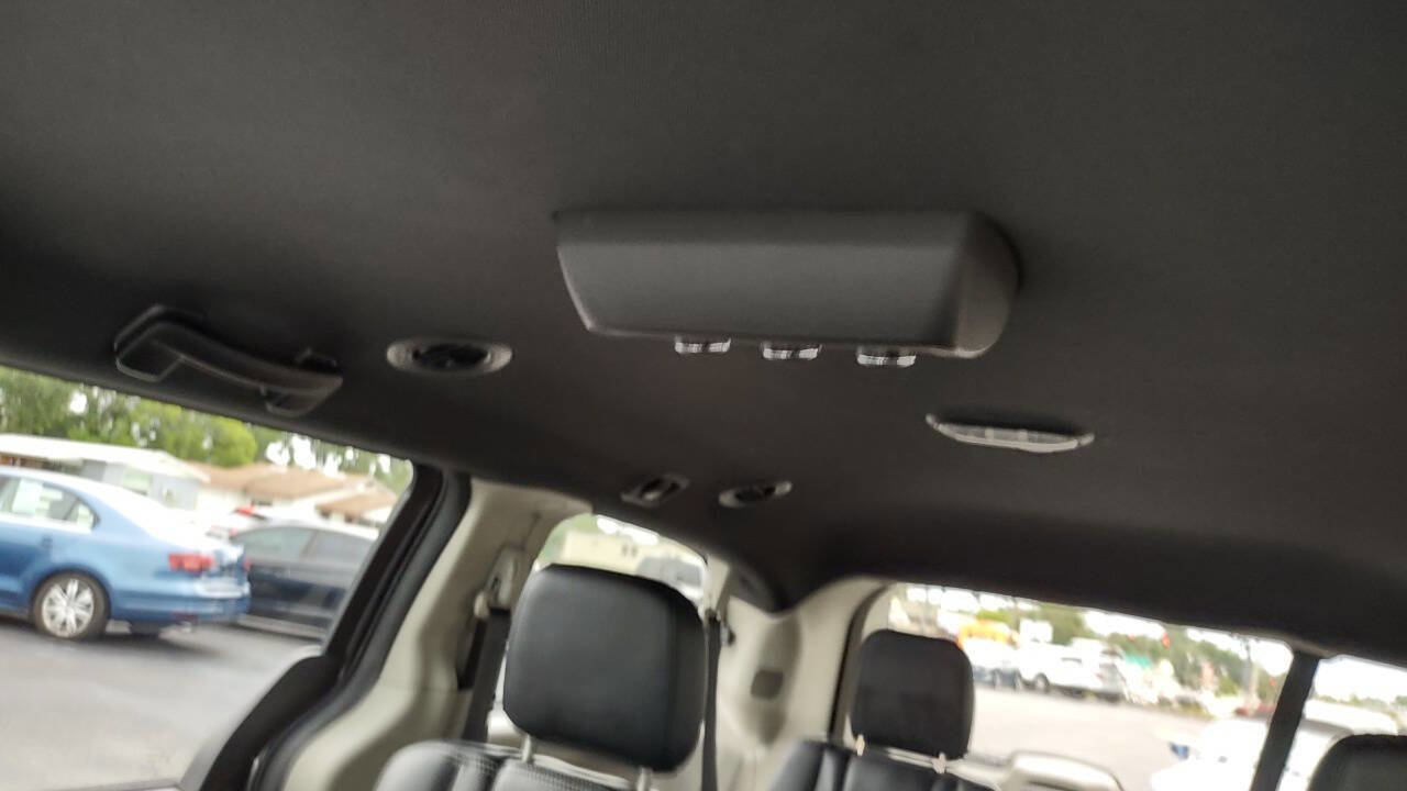 Used 2019 Dodge Grand Caravan SXT image 32