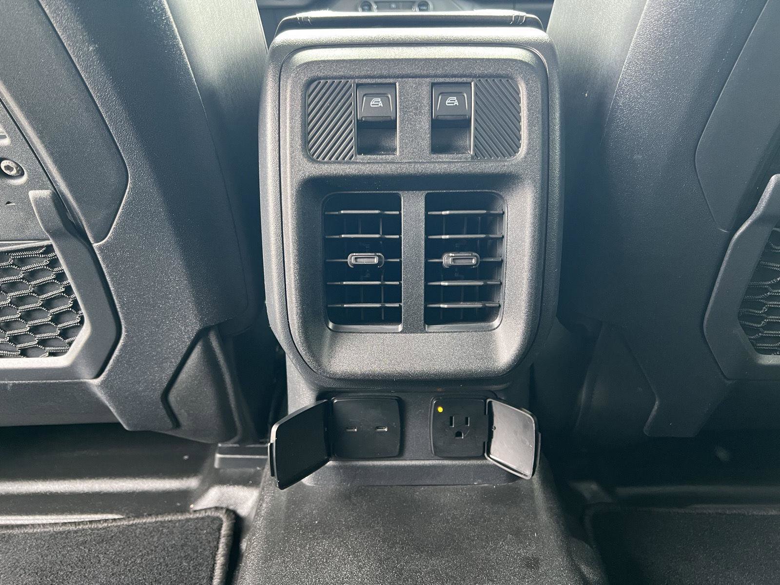 Used 2025 Ford Bronco Badlands AWD/4WD image 44