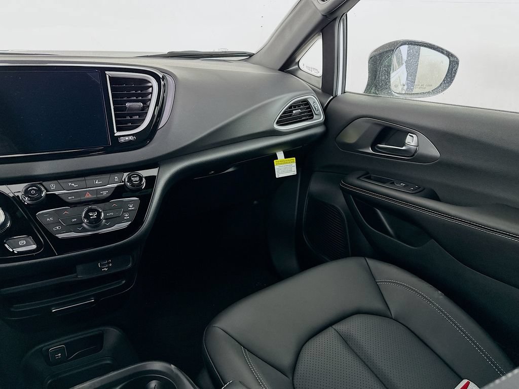 New 2026 Chrysler Voyager LX FWD image 29