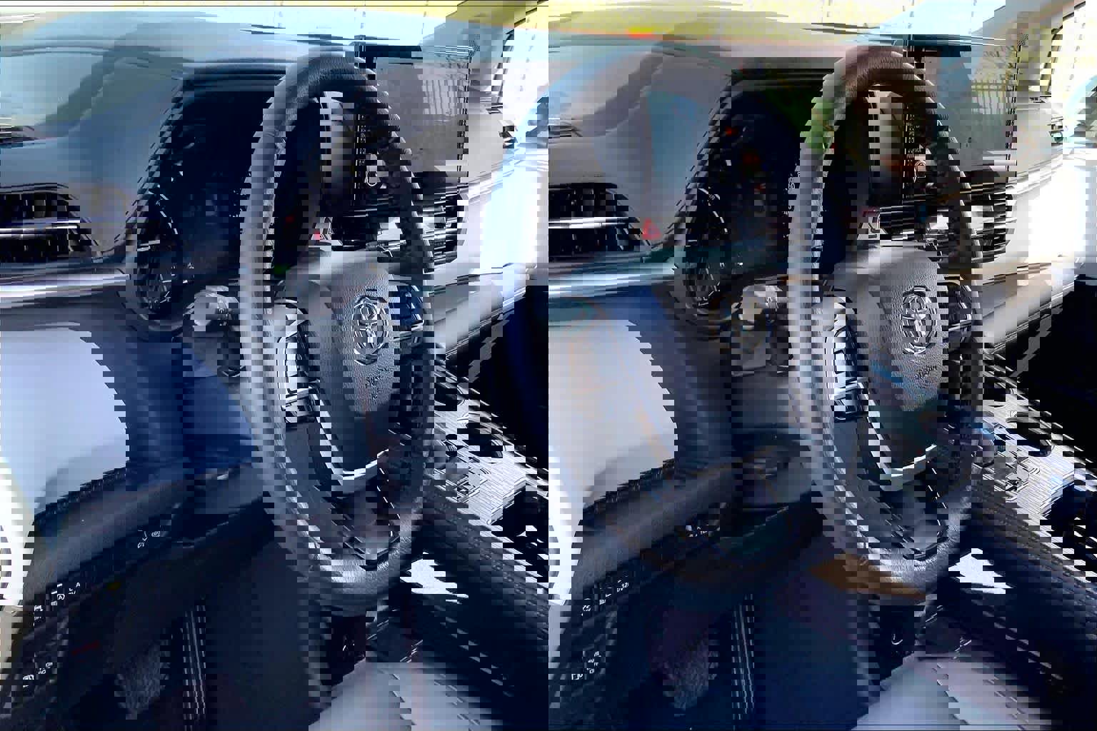 Used 2025 Toyota Sienna XLE w/ XLE Plus Package image 15