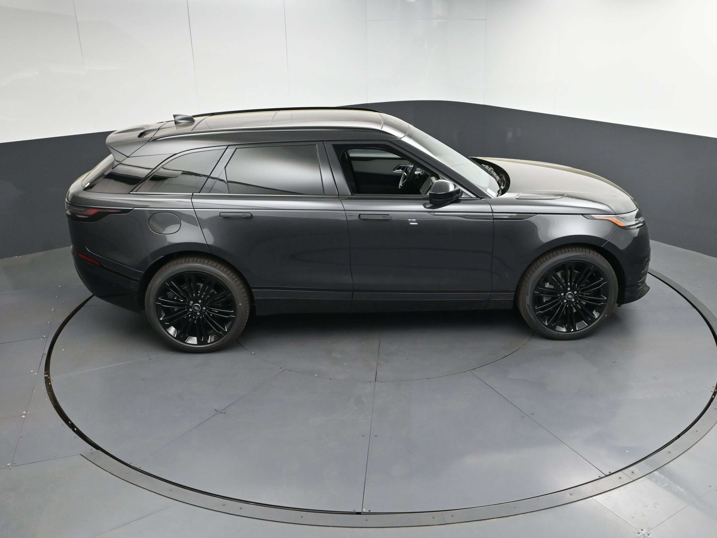 New 2026 Land Rover Range Rover Velar Dynamic SE image 35