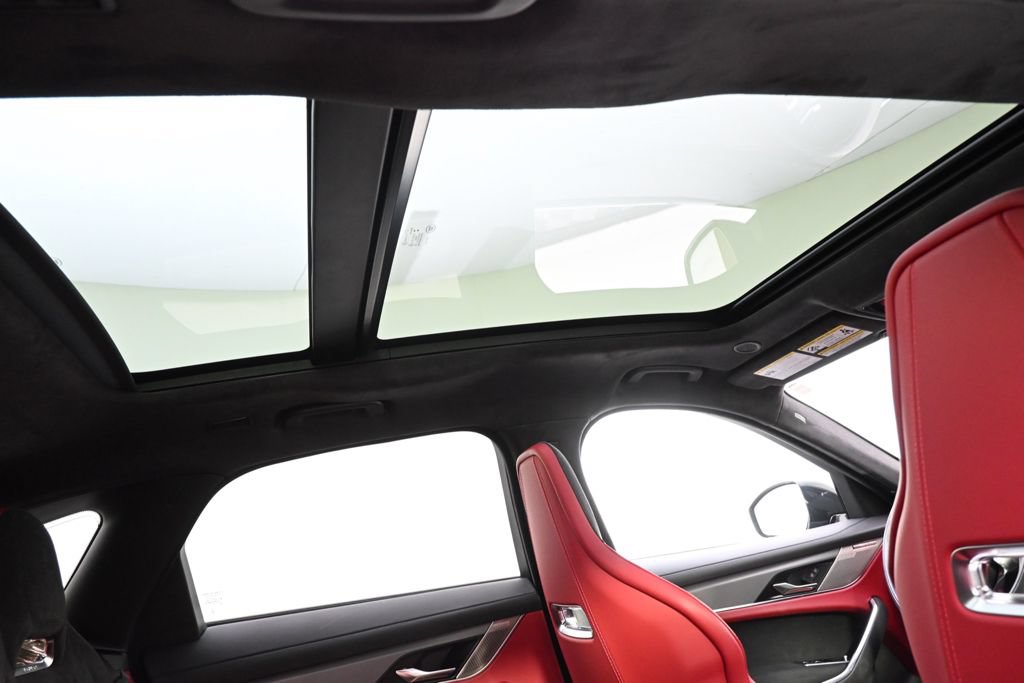 Used 2022 Jaguar F-PACE SVR AWD/4WD image 17