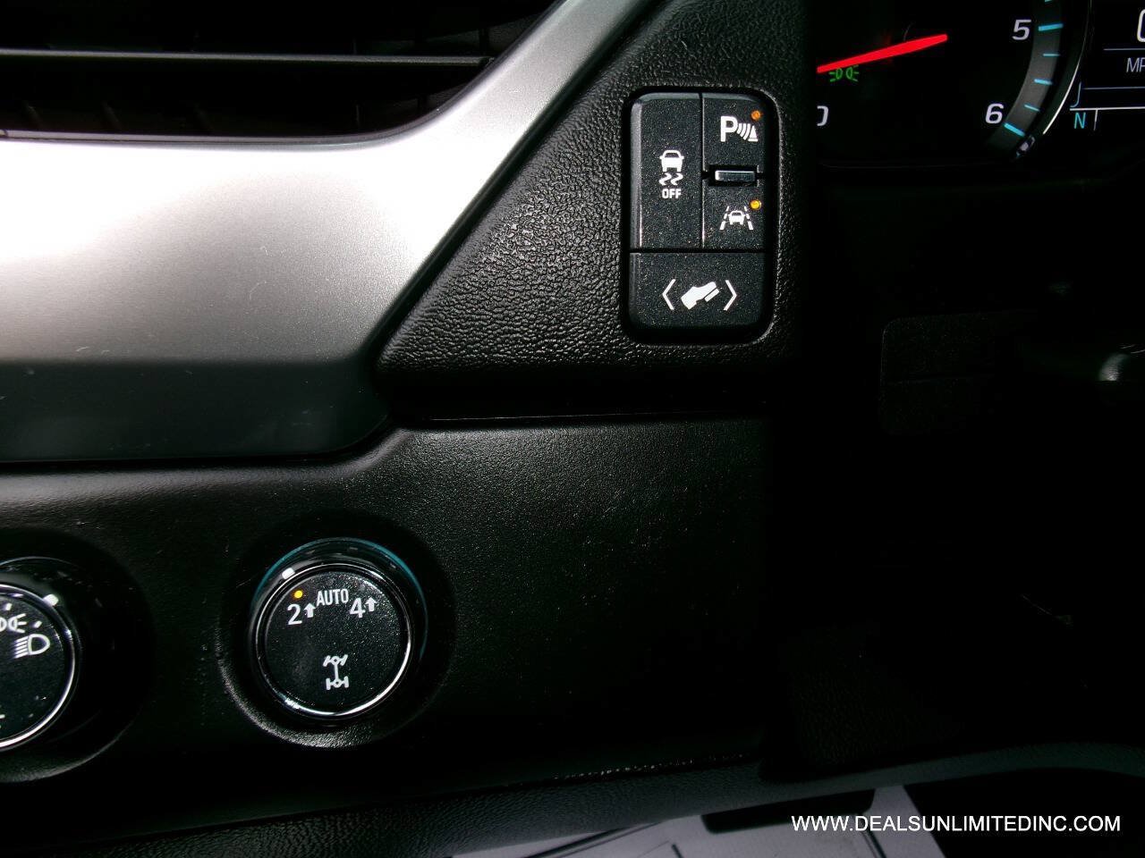 Used 2019 Chevrolet Suburban LT AWD/4WD image 13