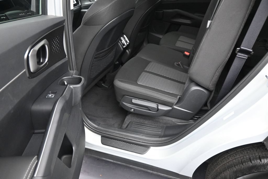 Used 2026 Kia Sorento LX FWD image 12