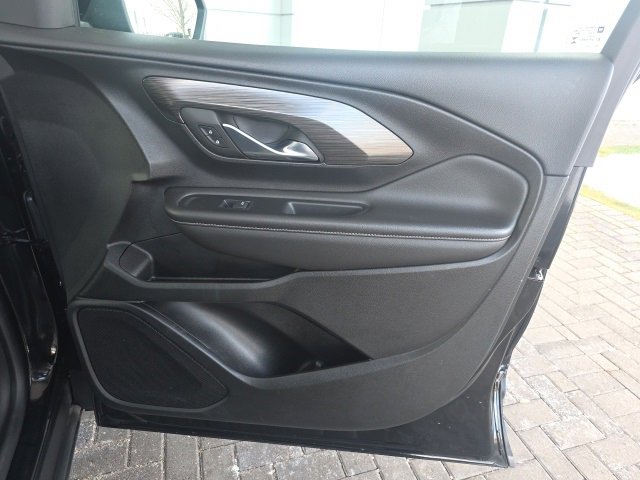 Used 2023 GMC Terrain SLT image 8