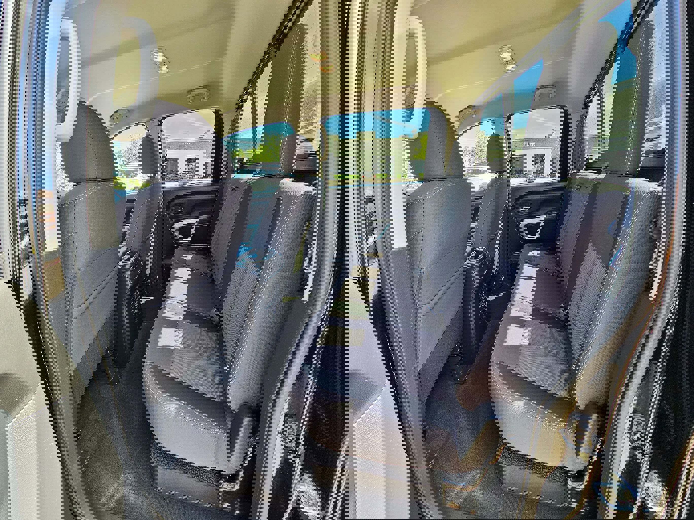 Used 2024 Nissan Titan SV w/ SV Convenience Package image 18